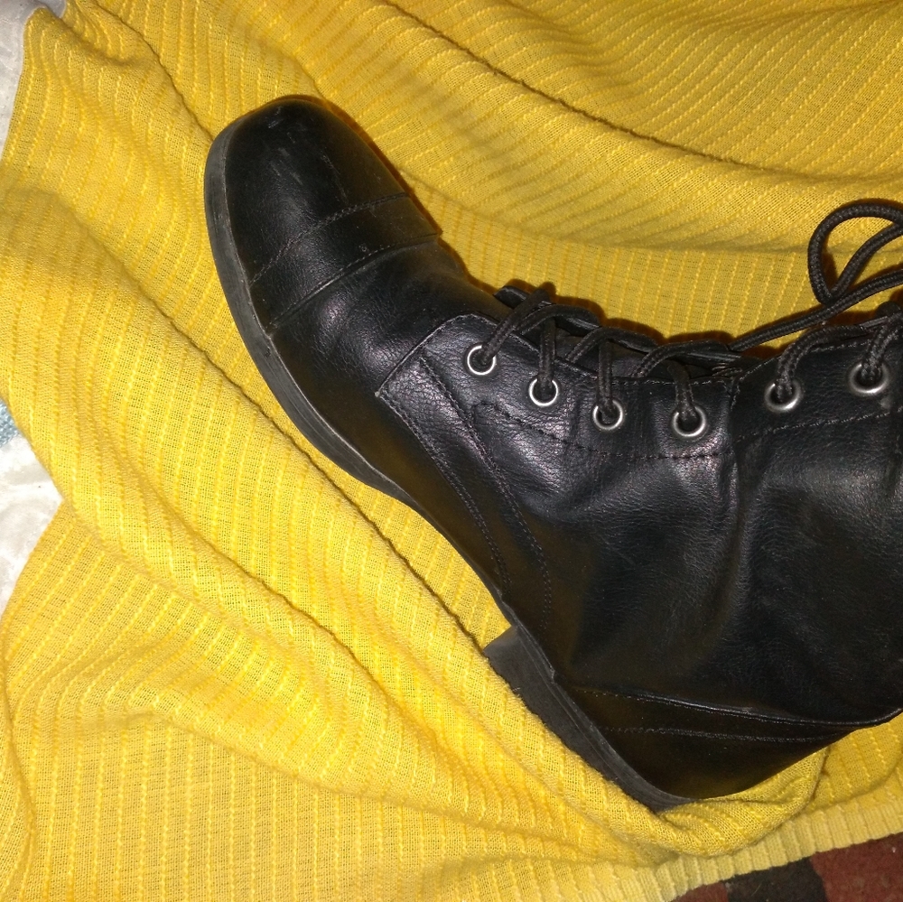 Combat boots